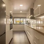 Modern 3 Bdr By Lovelystay *