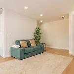 Modern 3 Bdr By Lovelystay *