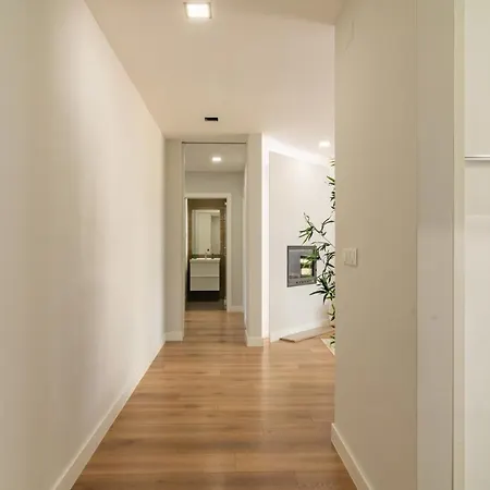 Modern 3 Bdr With Balcony By Lovelystay Ramada