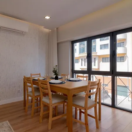 Modern 3 Bdr With Balcony By Lovelystay * Ramada