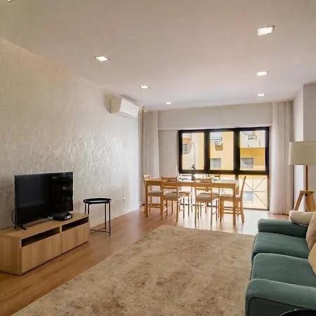 Modern 3 Bdr By Lovelystay