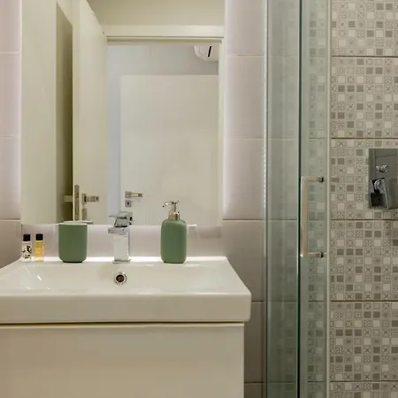 Modern 3 Bdr With Balcony By Lovelystay Apartamento Ramada