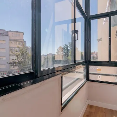 Modern 3 Bdr With Balcony By Lovelystay * Ramada