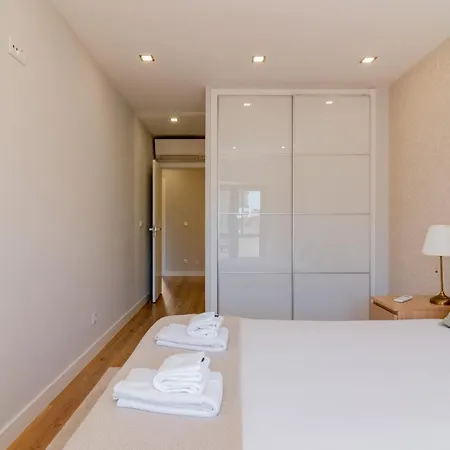 Modern 3 Bdr With Balcony By Lovelystay Ramada