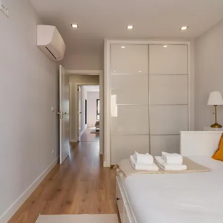 Modern 3 Bdr With Balcony By Lovelystay Ramada