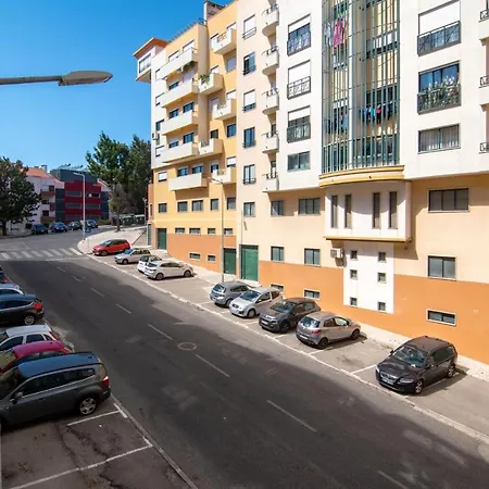 Apartamento Modern 3 Bdr With Balcony By Lovelystay