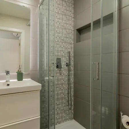 Modern 3 Bdr By Lovelystay Lägenhet Ramada