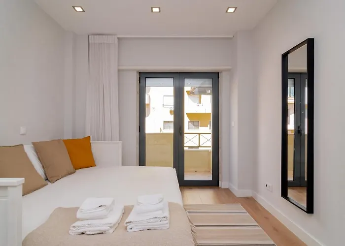 Modern 3 Bdr By Lovelystay
